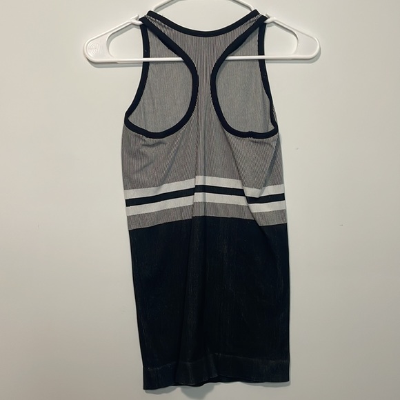 ⭐️ FINAL Athleta Tank top Size Medium - Picture 4 of 5